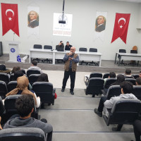 yazar-okulu-seminerleri-devam-ediyor-hayatin-siirsel-izleri-basligi-ile-siir-konusuldu project cover image