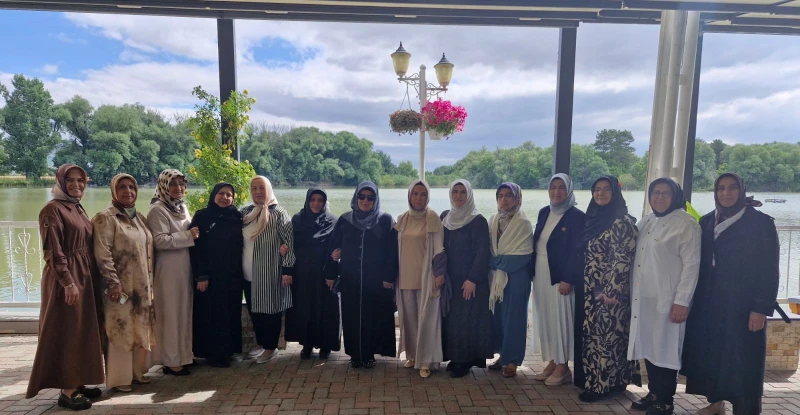 KADIN YAZARLARIMIZ MİLLETVEKİLİ AYŞE BÖHÜRLER İLE BULUŞTU slide image