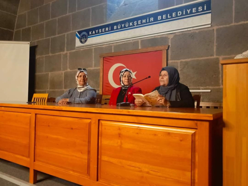 tyb-kayseri-kadin-kollarinin-siir-etkinligi thumbnail