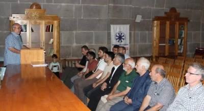 21-yuzyil-hicaz-seyahatnamesi-icin-imza-ve-tanitim-gunu-yapildi card image