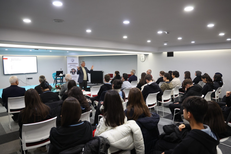 yazar-okulu-seminerleri-basladi thumbnail