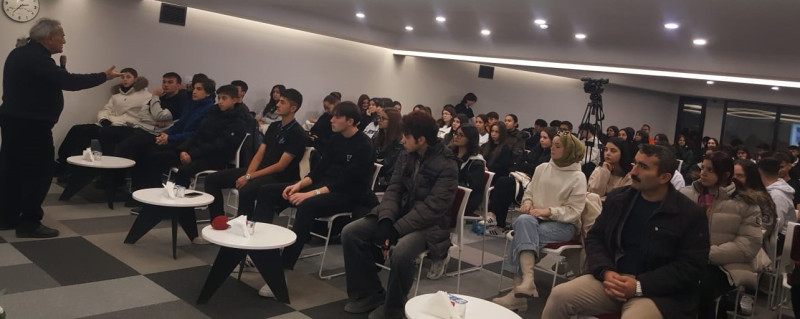 talasta-yazar-okulu-seminerleri-devam-ediyor thumbnail